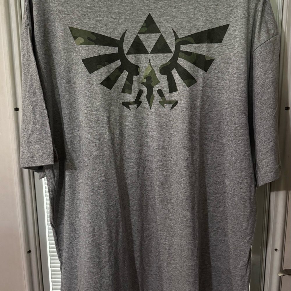 Legend of Zelda Gray Men's Graphic Tee with Camouflage Crest